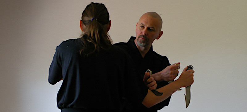 knife-fighting-karate-kempo